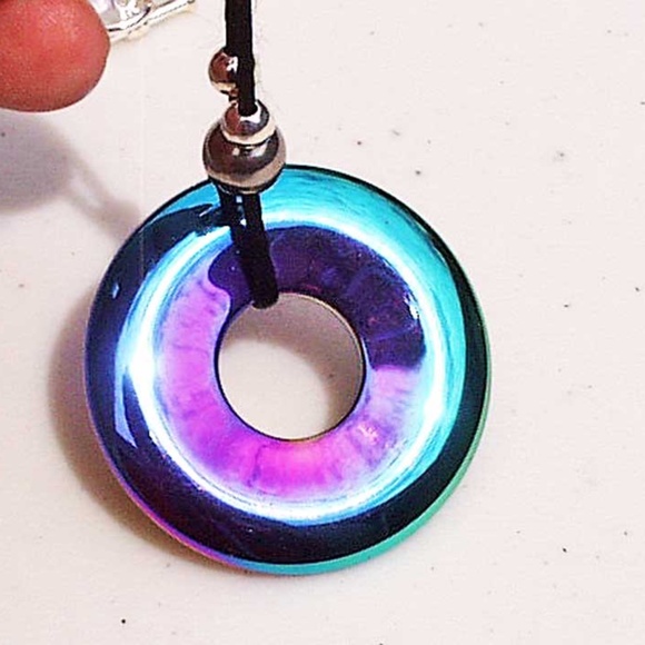 AURORA CRYSTAL DONUT NECKLACE, MULTICOLOUR BOTH SIDES GLASS, 24 INCHES, WITH CAT - Picture 1 of 2
